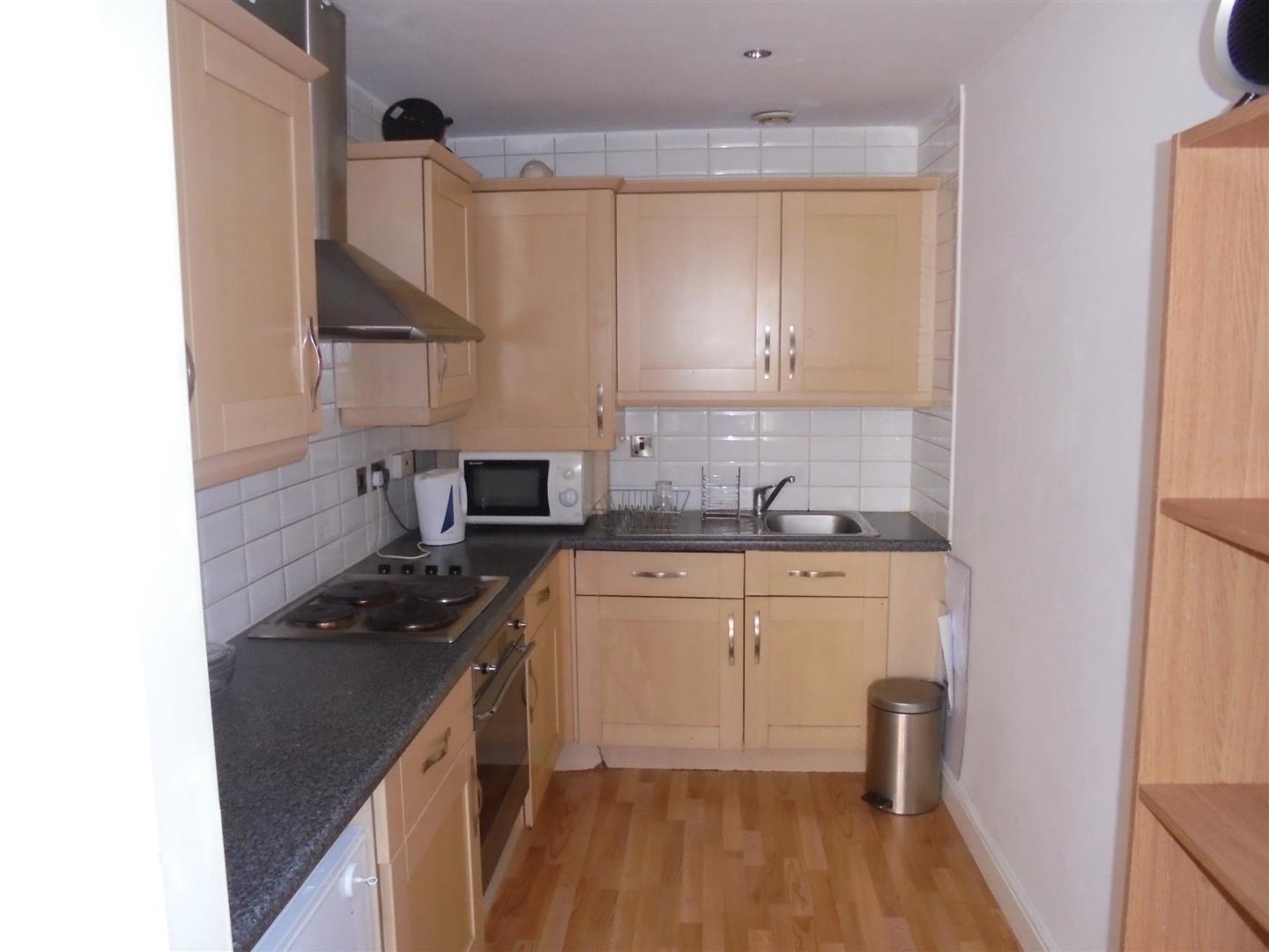 2 bed property in New Briggate, Leeds